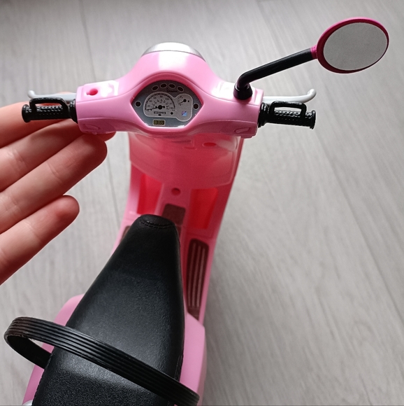 Barbie Pink Piaggio Vespa 2008 Mattel - Picture 5 of 7